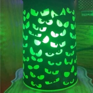 Scentsy ominous gaze warmer